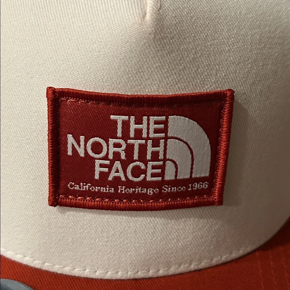 THE NORTH FACE | KEEP IT PATCHED TRUCKER IRON CLAY/WHITE